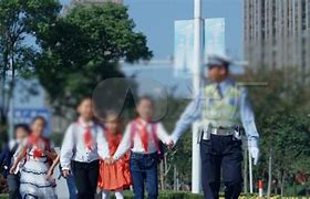 警察叔叔版小苹果警察小苹果表演视频